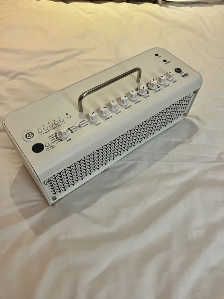 Amplificador Yamaha THR30II Blanco