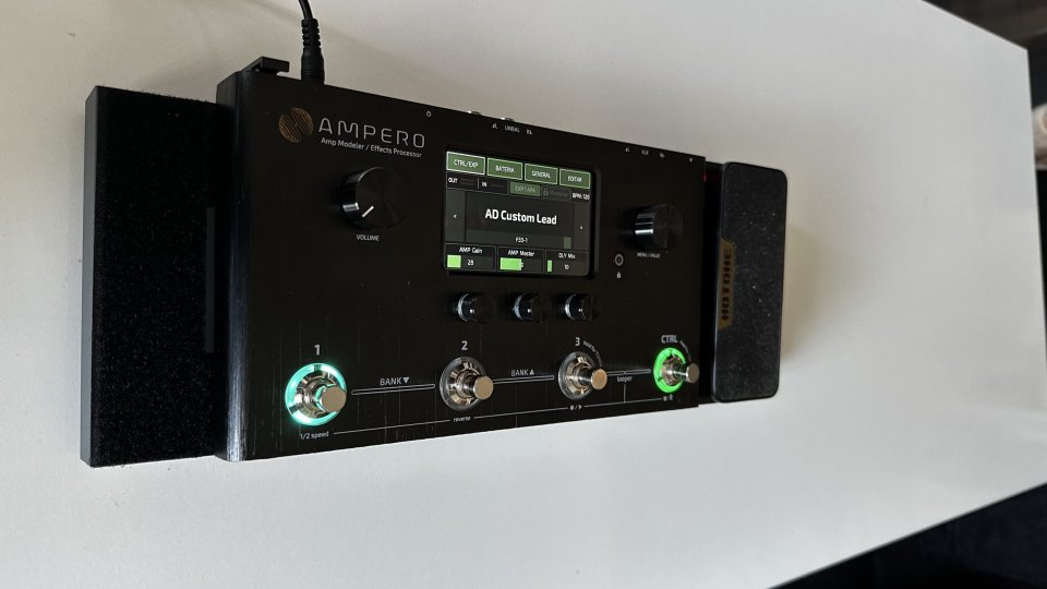 Pedalera Hotone Ampero con pedaltrain y bolsa de transporte de segunda mano · Foto 3 de 8 · Burgos · 200 €