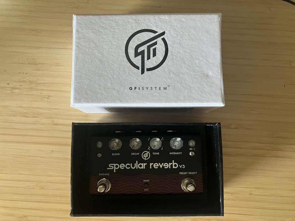 Pedal GFI Specular Reverb v3 en perfecto estado de segunda mano · Foto 1 de 9 · Madrid · 240 €