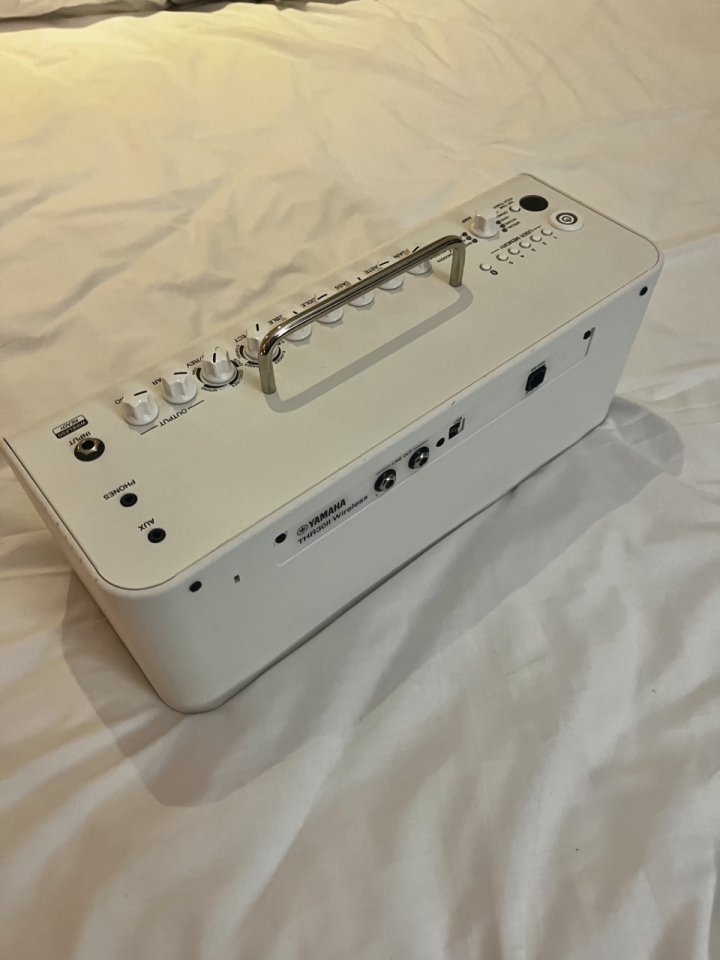 Amplificador Yamaha THR30II Blanco