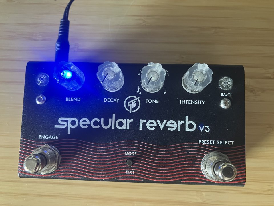 Pedal GFI Specular Reverb v3 en perfecto estado de segunda mano · Foto 2 de 9 · Madrid · 240 €