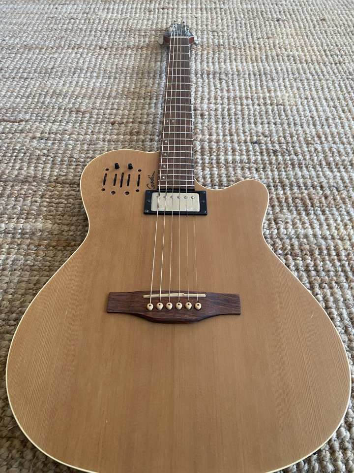 Godin A6 Ultra