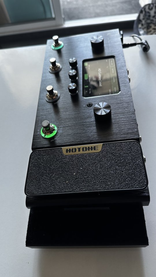 Pedalera Hotone Ampero con pedaltrain y bolsa de transporte de segunda mano · Foto 5 de 8 · Burgos · 200 €