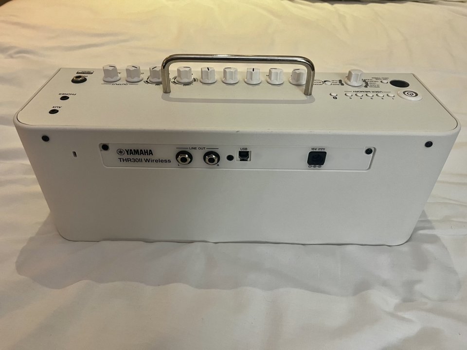 Amplificador Yamaha THR30II Blanco