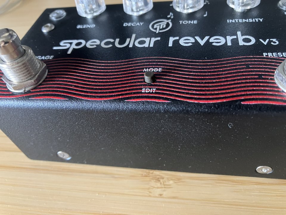 Pedal GFI Specular Reverb v3 en perfecto estado de segunda mano · Foto 5 de 9 · Madrid · 240 €
