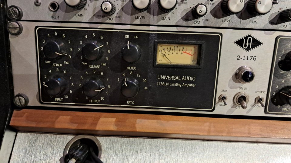 Universal Audio 2-1176 Compresor Limitador