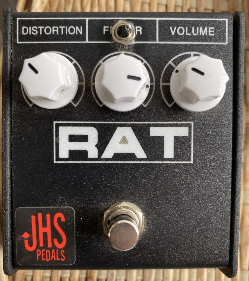 Pedalera + pedales + fuente + flighcase de segunda mano · Foto 4 de 10 · A Coruña · 1000 €