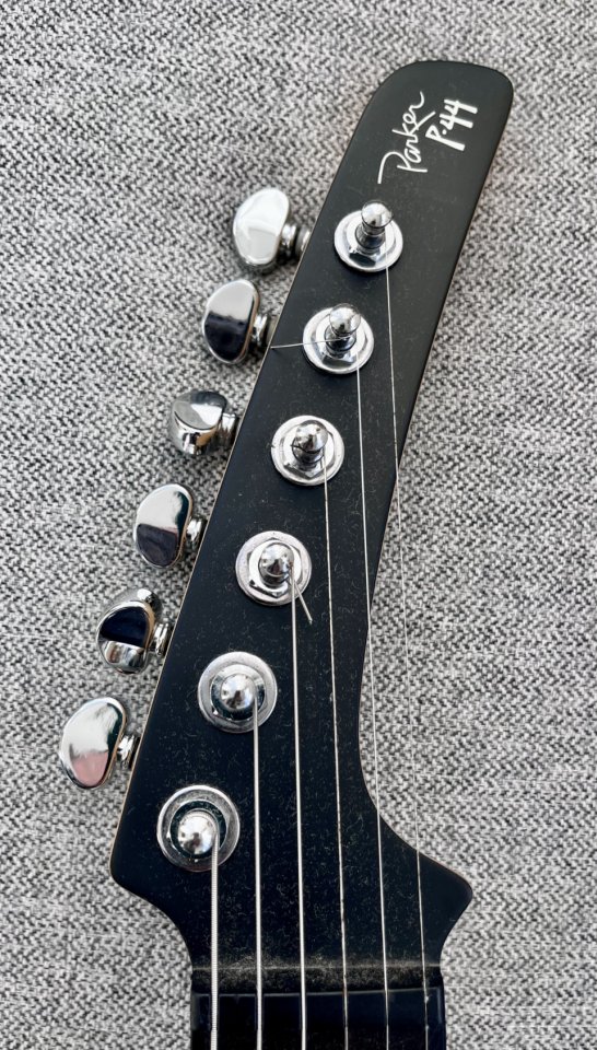 Parker P44 HH Piezo (Made in Korea) – Acabado Cherry – ¡Impecable!