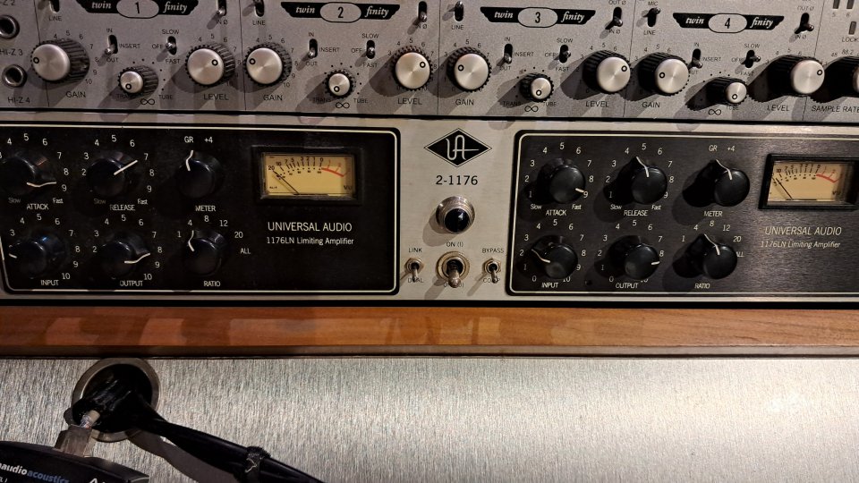 Universal Audio 2-1176 Compresor Limitador