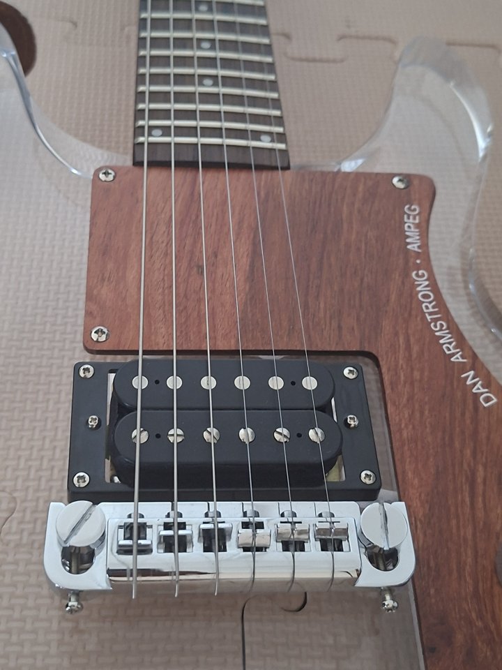 replica-Ampeg Dan Armstrong de segunda mano · Foto 5 de 7 · A Coruña · 1200 €