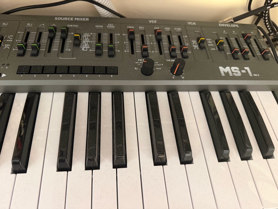 Behringer Ms-1 de segunda mano · Foto 1 de 2 · Madrid · 200 €