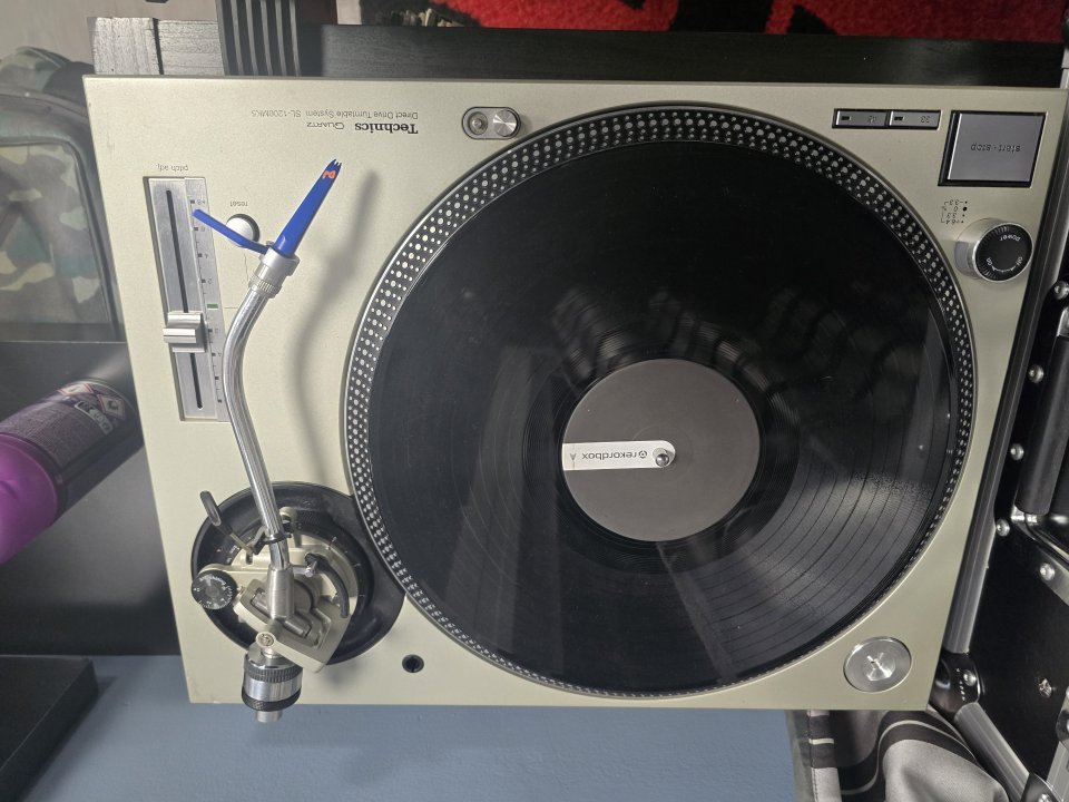 vendo platos technics 1210 mk5 de segunda mano · Foto 1 de 4 · Madrid · 1400 €