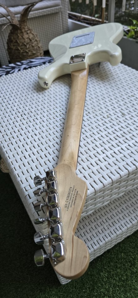 Squier Fender Stratocaster de segunda mano · Foto 2 de 8 · Madrid · 130 €