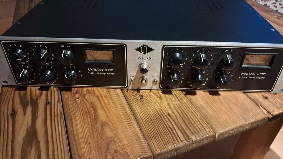 Universal Audio 2-1176 Compresor Limitador