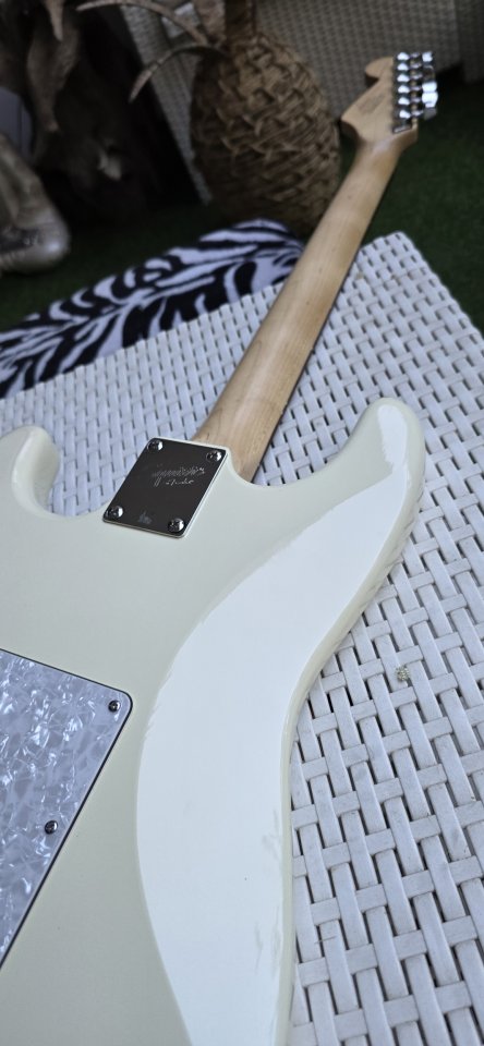Squier Fender Stratocaster de segunda mano · Foto 3 de 8 · Madrid · 130 €