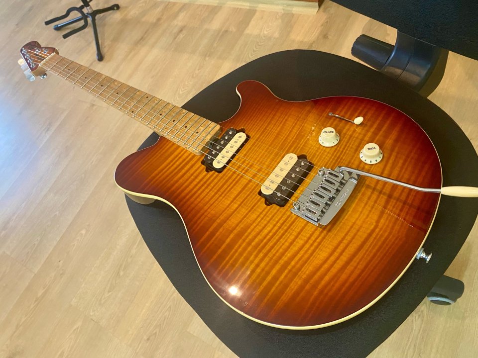 Music Man Axis Super Sport