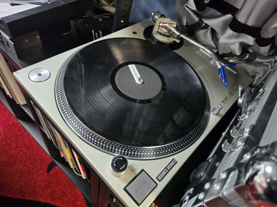 vendo platos technics 1210 mk5 de segunda mano · Foto 3 de 4 · Madrid · 1400 €