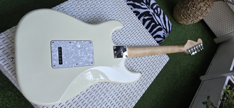 Squier Fender Stratocaster de segunda mano · Foto 4 de 8 · Madrid · 130 €
