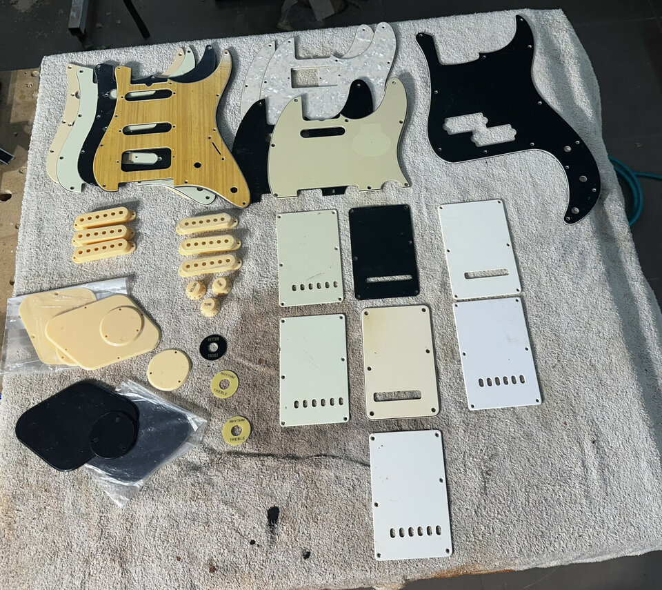 Lote de golpeadores y plasticos