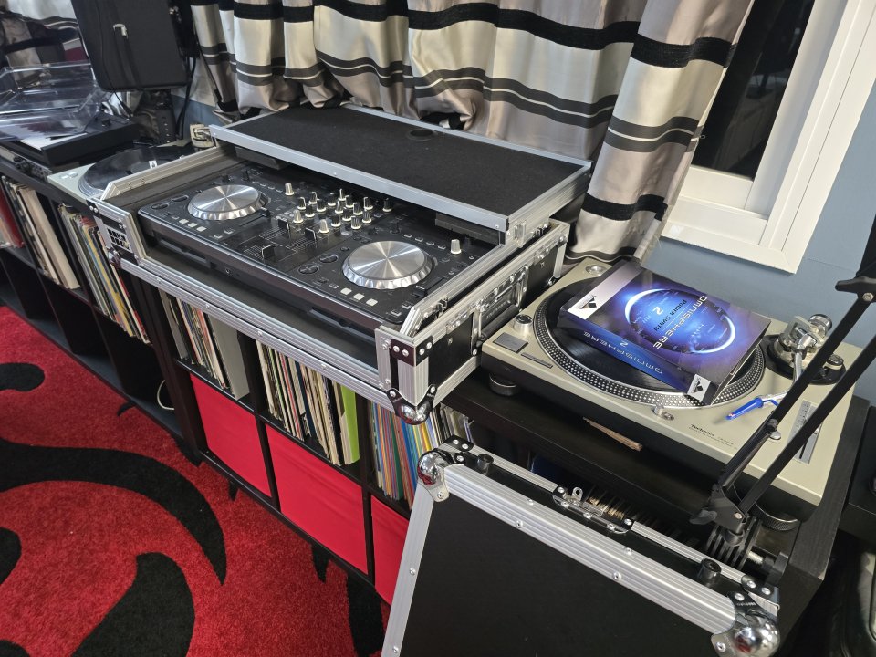 vendo platos technics 1210 mk5 de segunda mano · Foto 4 de 4 · Madrid · 1400 €