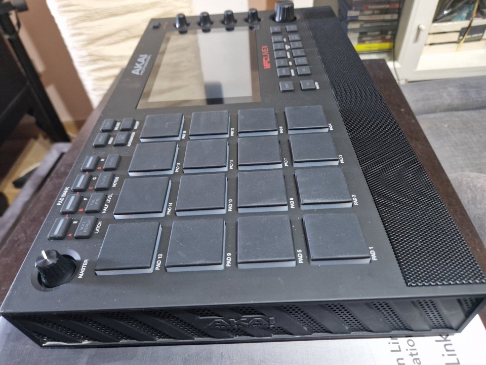 AKAI MPC LIVE II