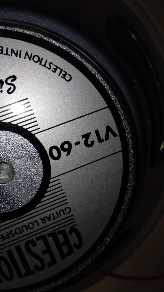 Par de Altavoces para Guitarra Celestion V12-60 V60 8 Ohm de segunda mano · Foto 3 de 4 · Toledo · 150 €