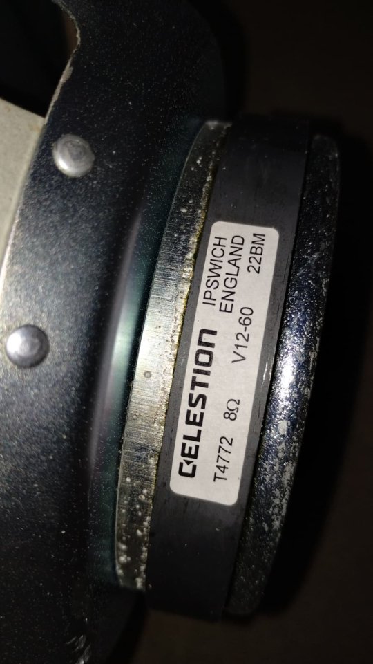 Par de Altavoces para Guitarra Celestion V12-60 V60 8 Ohm de segunda mano · Foto 4 de 4 · Toledo · 150 €