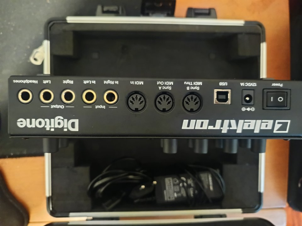Elektron Digitone I + thomann case de segunda mano · Foto 2 de 3 · Bizkaia · 480 €
