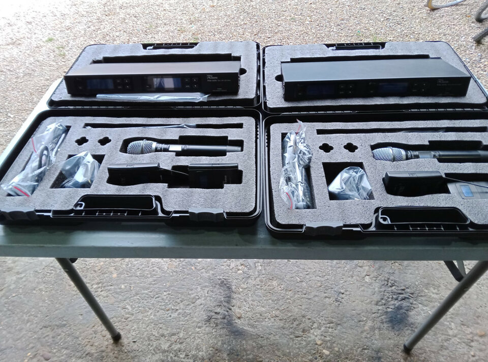 2xSet Micros inalámbricos petaca y mano T.Bone Free solo Twin HT 520 de segunda mano · Foto 3 de 3 · Zaragoza · 350 €