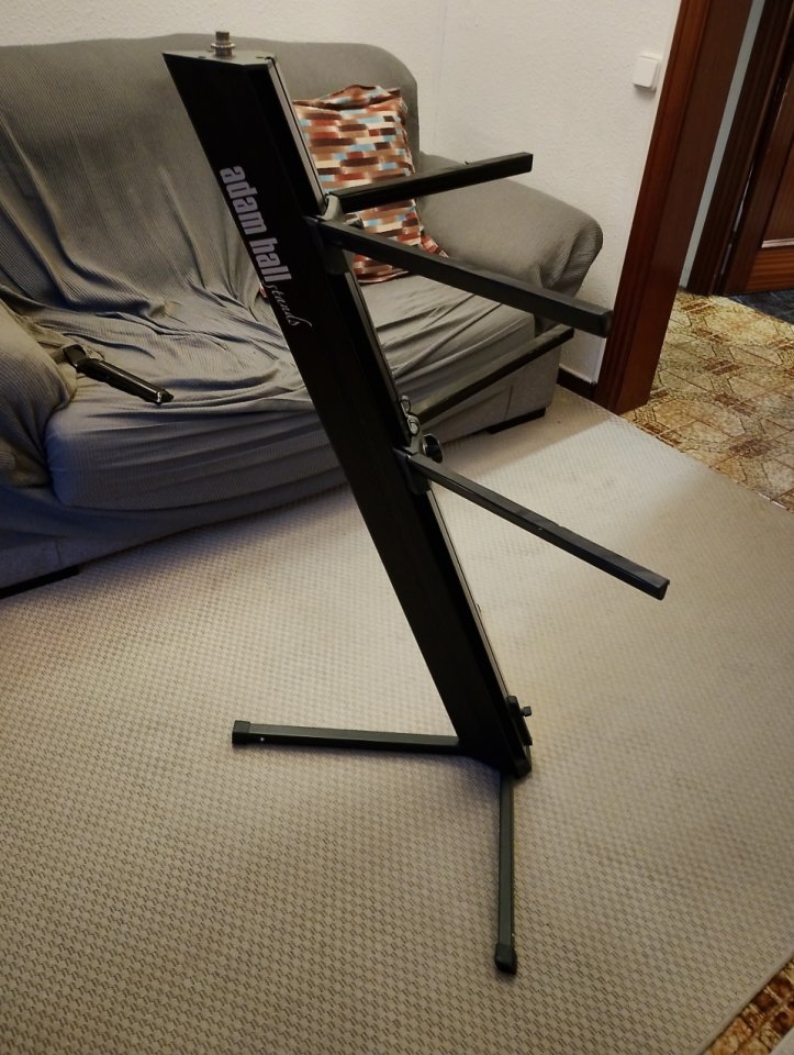 Soporte doble para teclados - marca Adam Hall