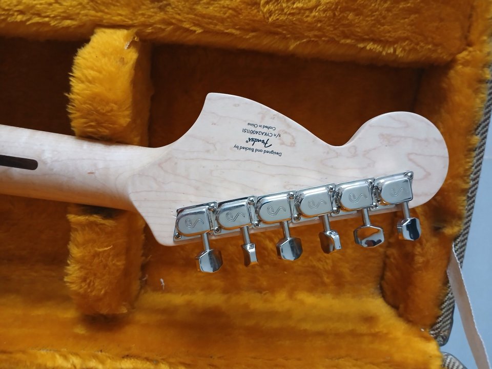 Fender Squier stratocaster con set completo Fender Tex mex y clavijeros Schaller 70