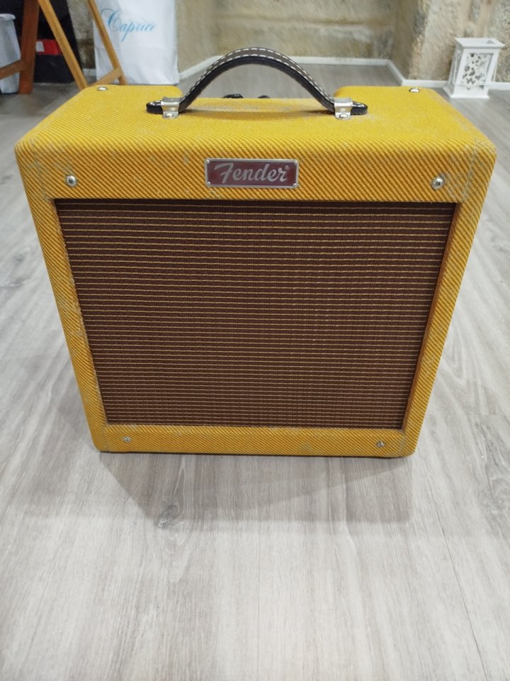 Fender pro junior de segunda mano · Foto 1 de 4 · A Coruña · 550 €