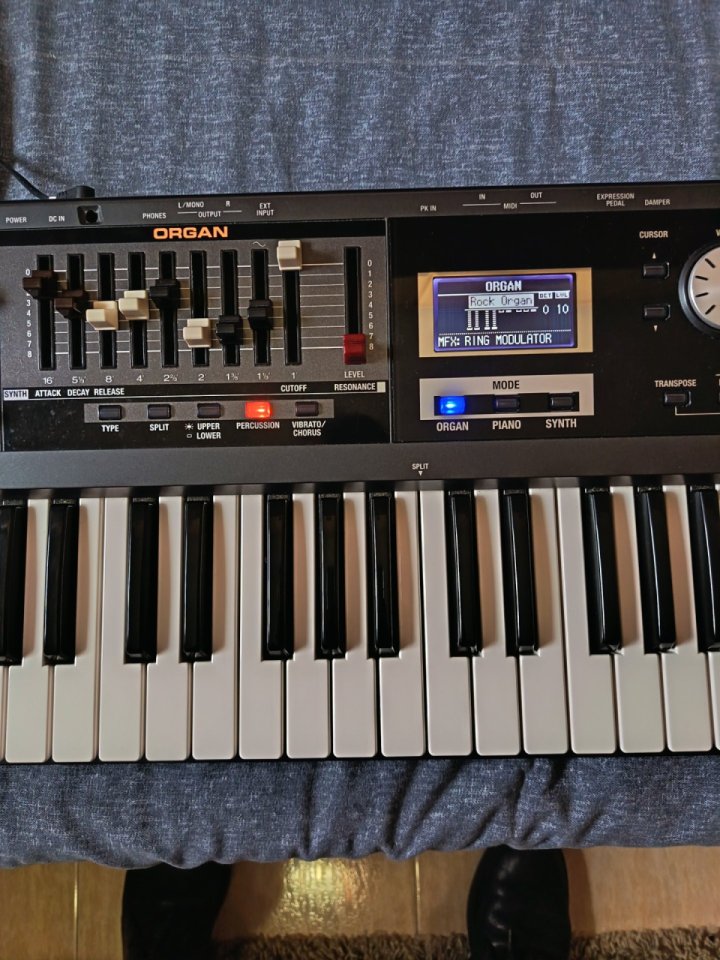 Roland VR09