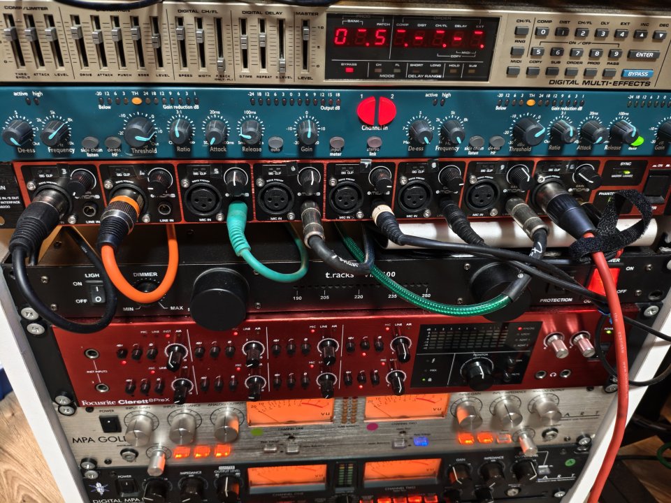 Pack 24 Canales: Focusrite Clarett 8PreX + 2x ADAT (ADA8200 / ADA8000)