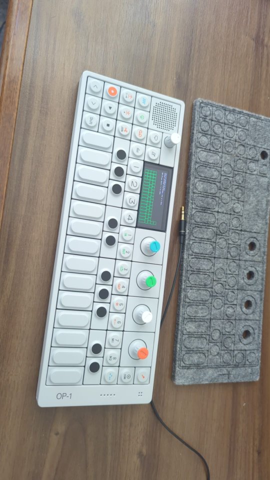 Teenage Engineering OP1 + Funda Analog Cases