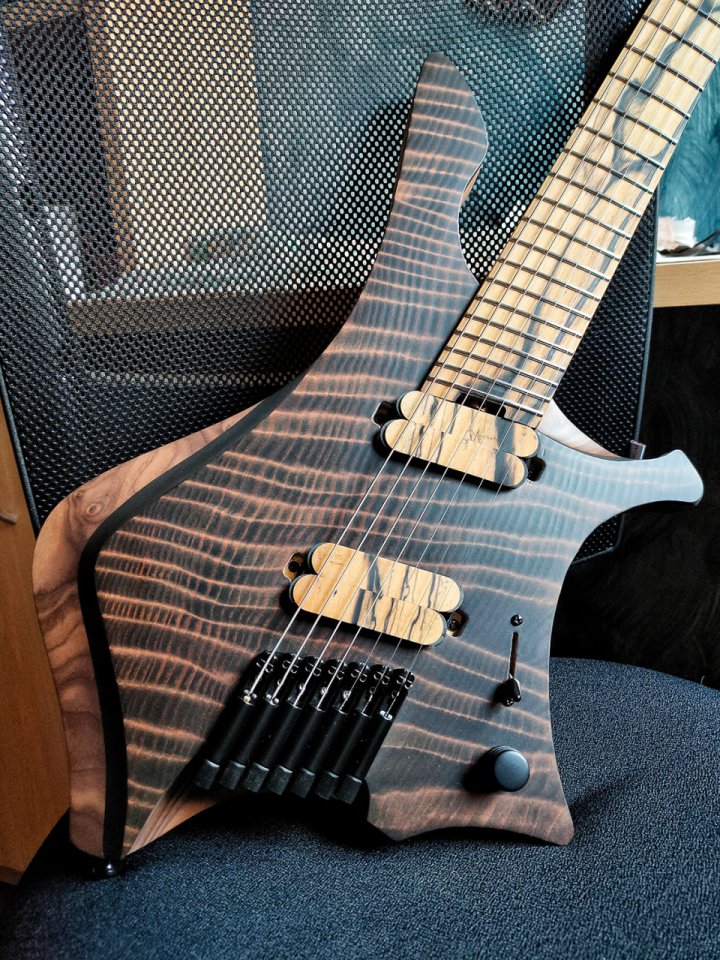 Ronciswall Vapor 7 FF Black Mastergrade Redwood