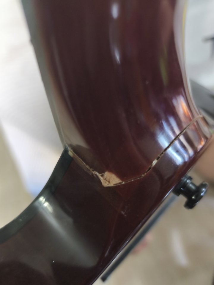 Busco Luthier para reparar mastil guitarra de segunda mano · Cáceres