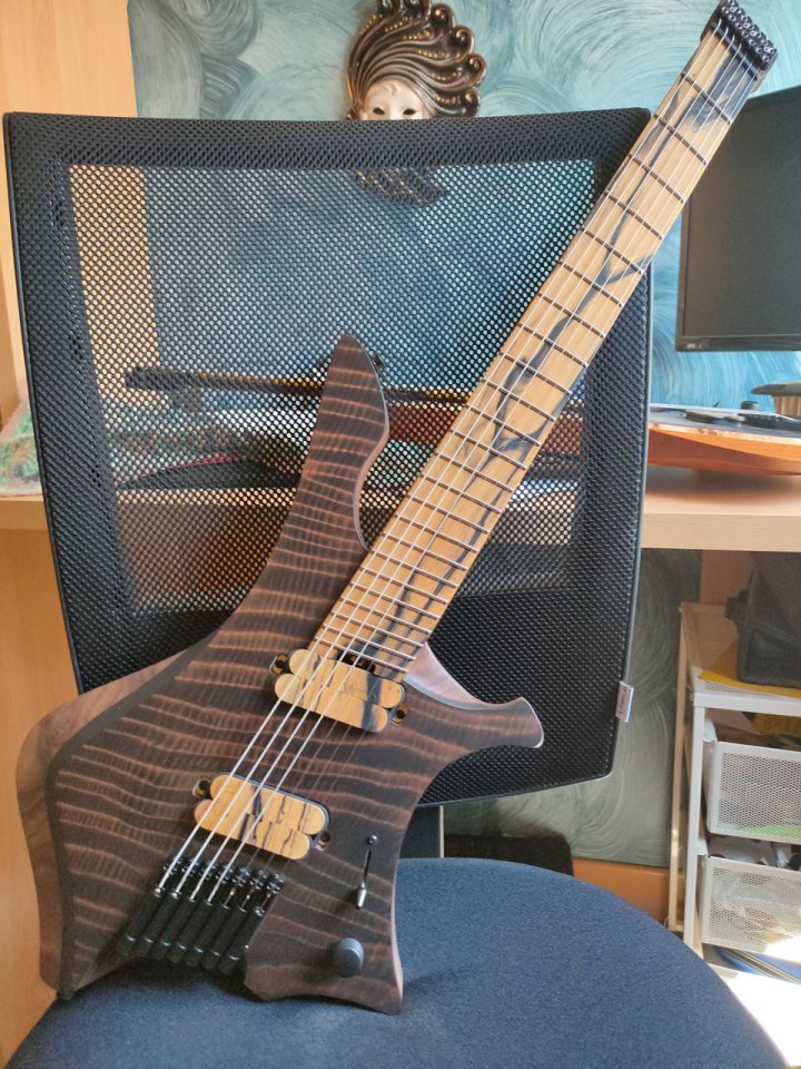 Ronciswall Vapor 7 FF Black Mastergrade Redwood