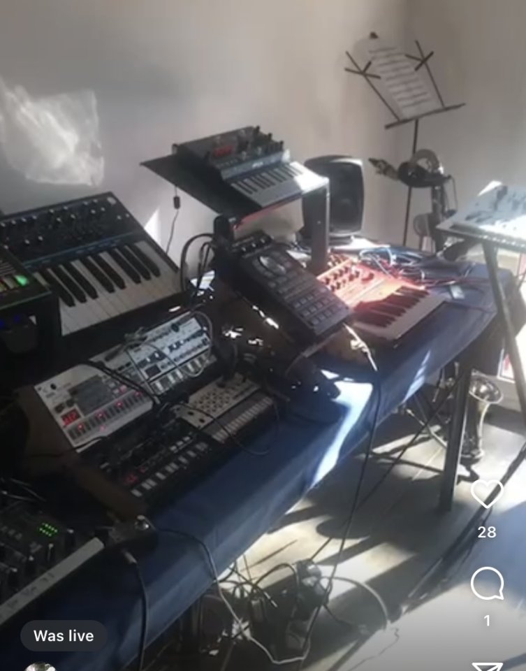 Vendo Nord Rack 2 (199X), Moog DFAM, Behringer Crave, Microfreak, OCoast