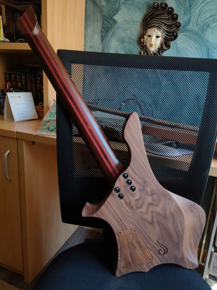 Ronciswall Vapor 7 FF Black Mastergrade Redwood