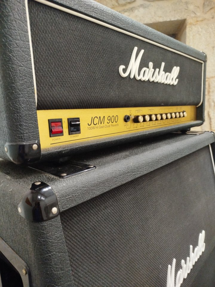Marshall jcm900 hi gain reverb 100w de segunda mano · Foto 2 de 3 · A Coruña · 1000 €