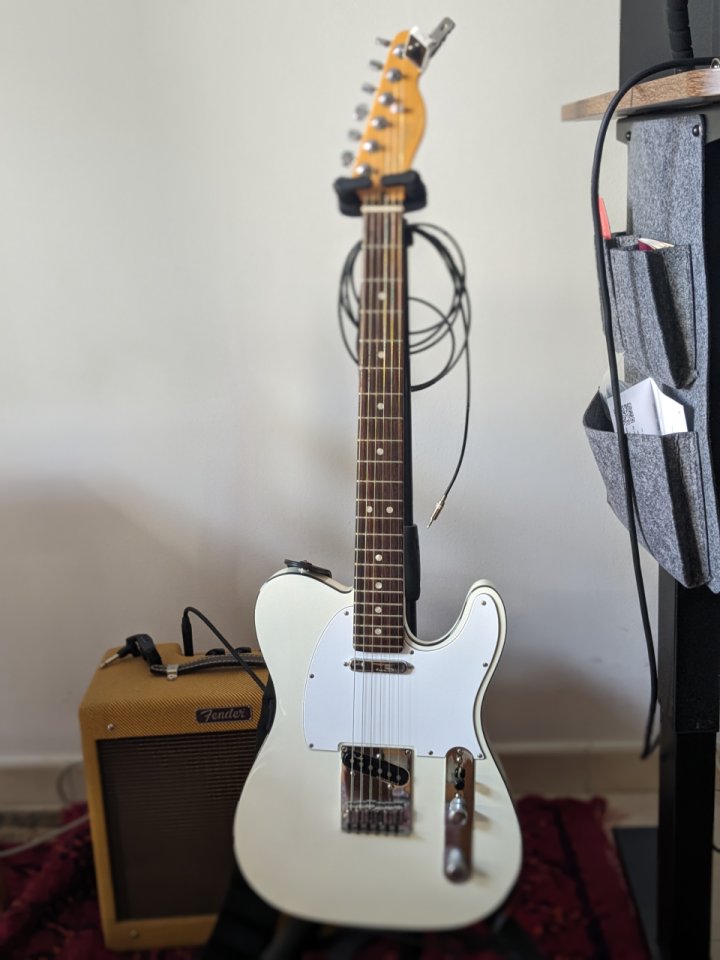 Vendo Telecaster American Ultra 75 anniversary de segunda mano · Foto 1 de 4 · Barcelona · 1999 €