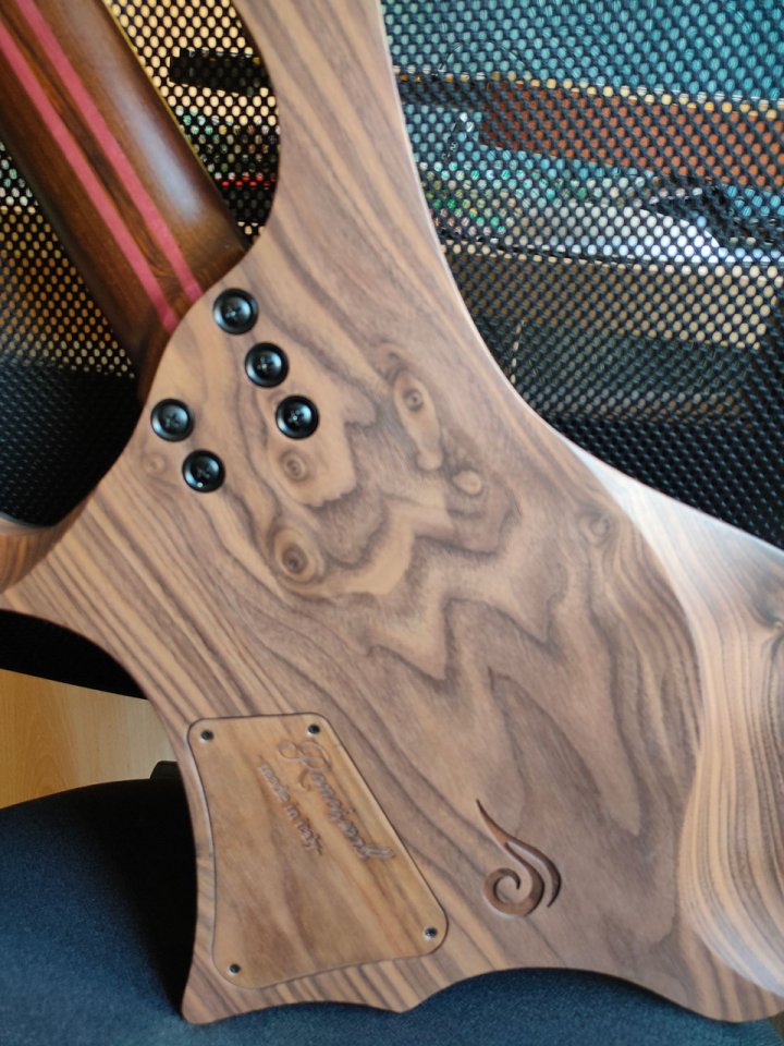 Ronciswall Vapor 7 FF Black Mastergrade Redwood