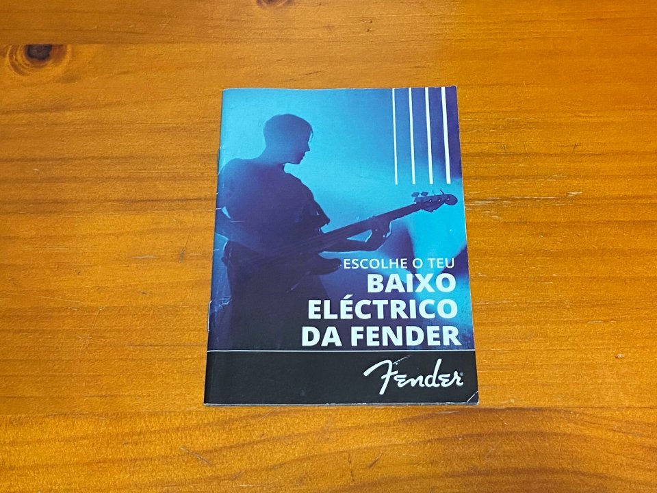 Catálogo Bajos Fender 2013 Edición portuguesa de segunda mano · Foto 1 de 10 · Badajoz · 20 €