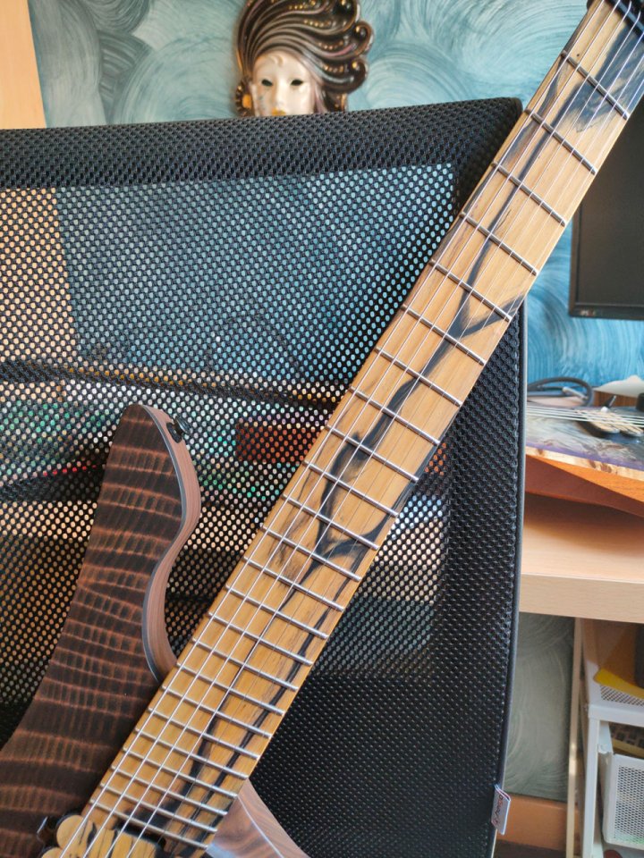 Ronciswall Vapor 7 FF Black Mastergrade Redwood