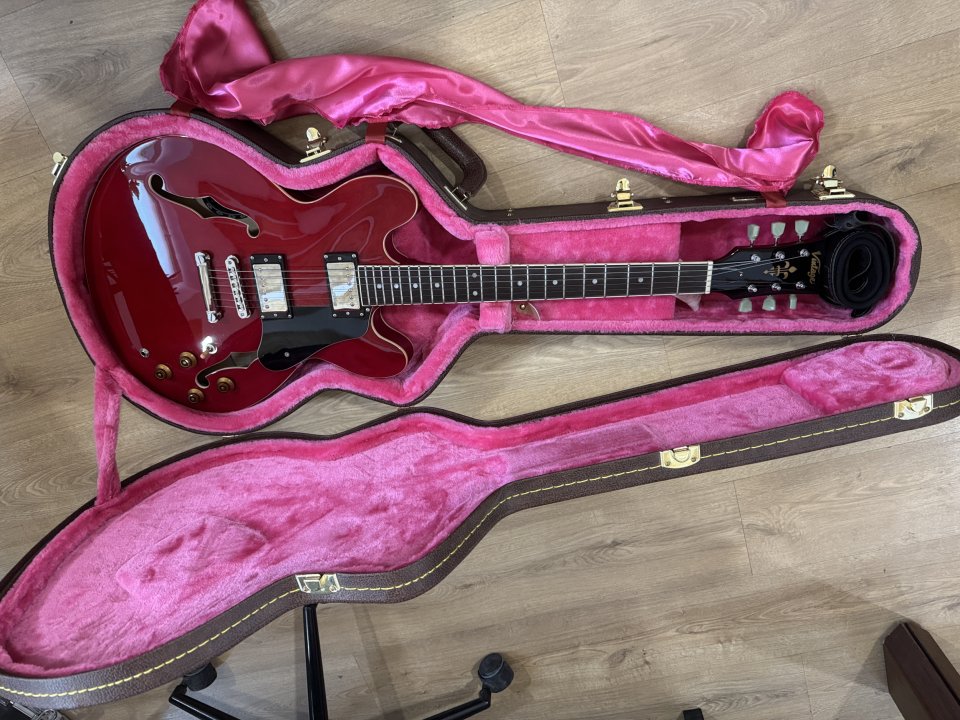 Vintage VSA500 – Cherry Red. Estuche opcional. de segunda mano · Foto 2 de 3 · Sevilla · 370 €