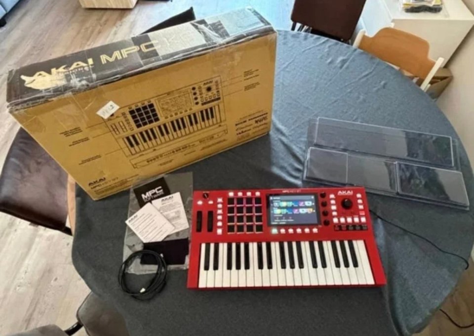 Akai mpc 37 de segunda mano · Foto 5 de 5 · Pontevedra · 550 €