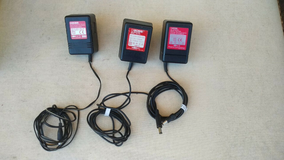 Fuentes BOSS 9V originales (20€ cada)