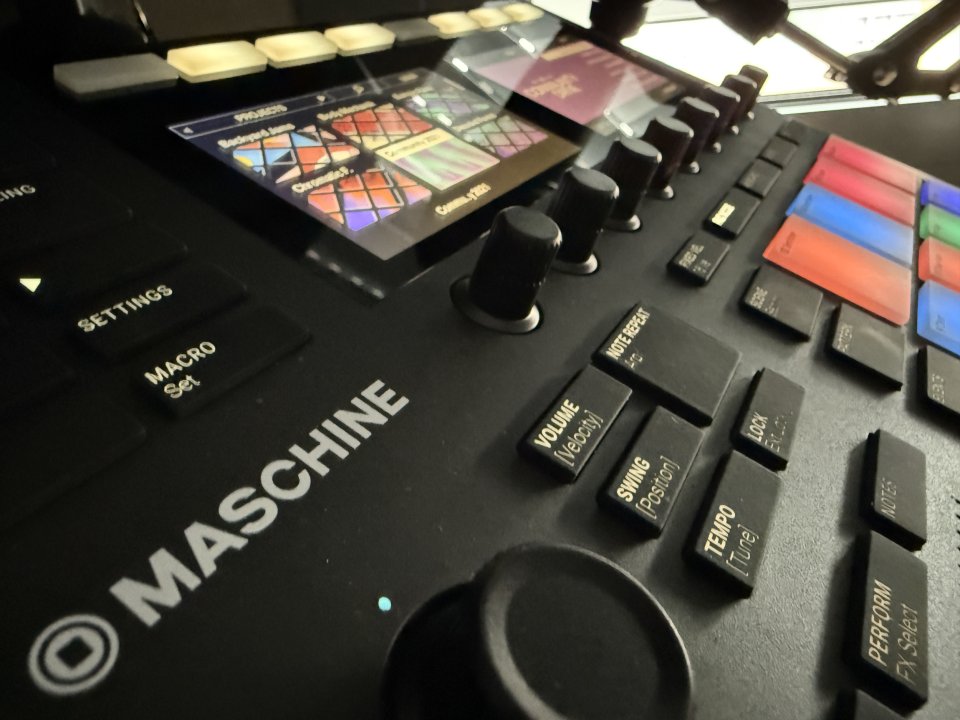 NI Maschine Mk3 + Maschine 3.0 + Komplete 14 + Decksaver