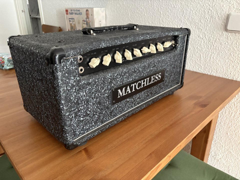 Matchless The Independence 35 (versión con reverb en formato cabezal) de segunda mano · Foto 2 de 3 · Madrid · 2800 €